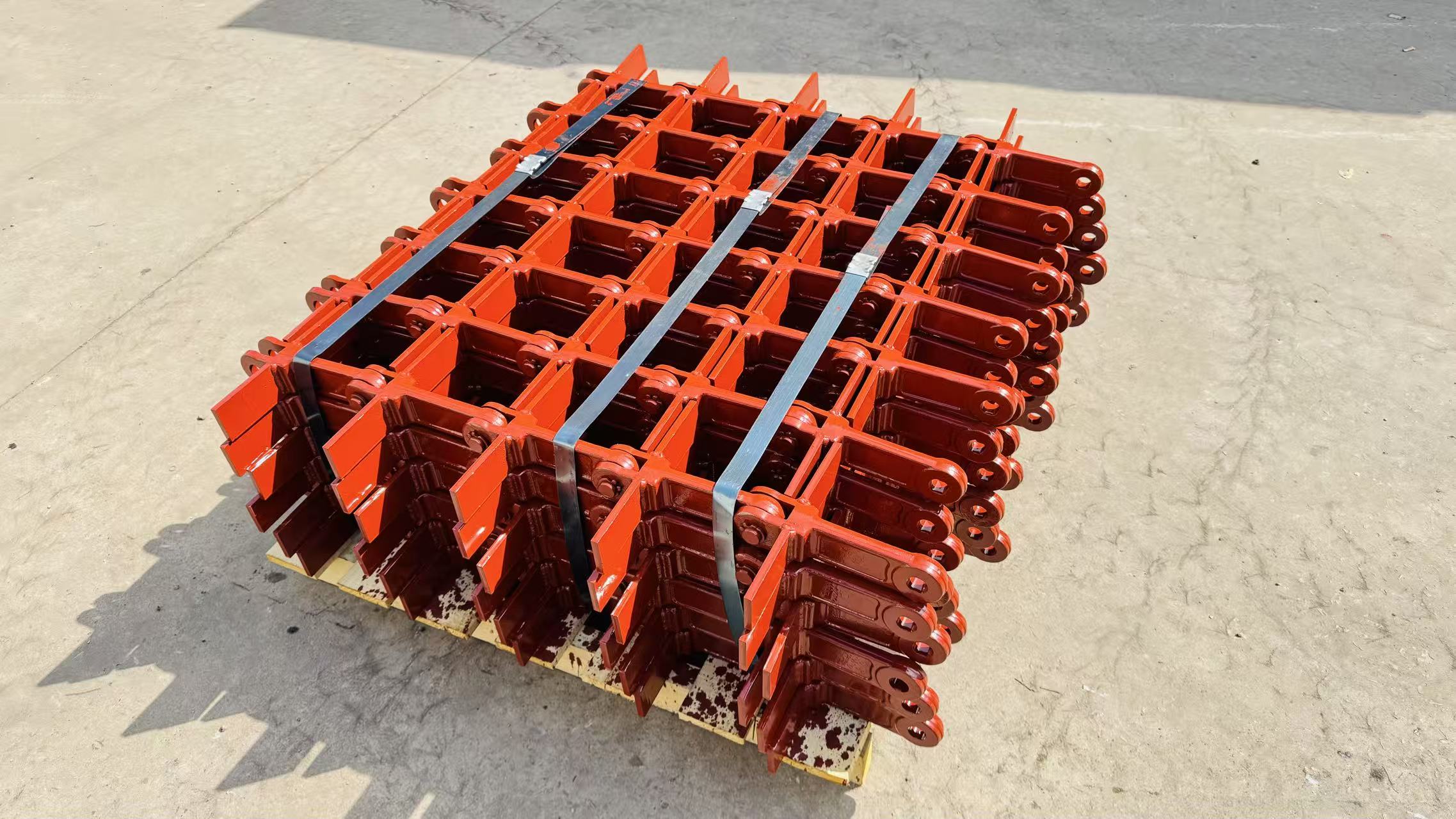 大型矿石破碎机设备,灰色金属机身,现代化工业设计,展现强大破碎能力