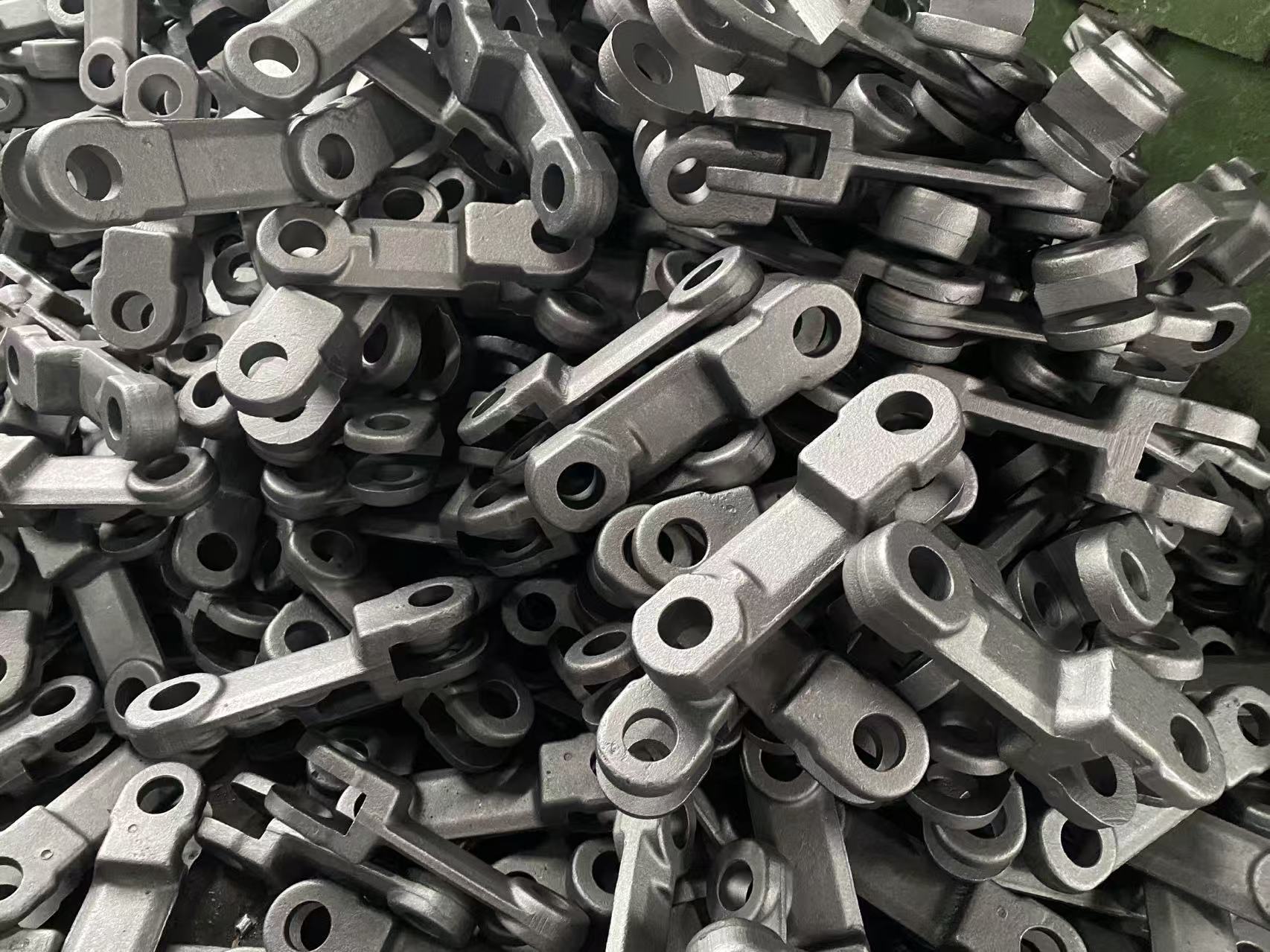 振动筛分设备,多层筛网结构,金属框架,展现高效筛分工艺